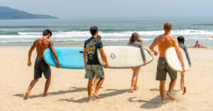 surf lessons da nang