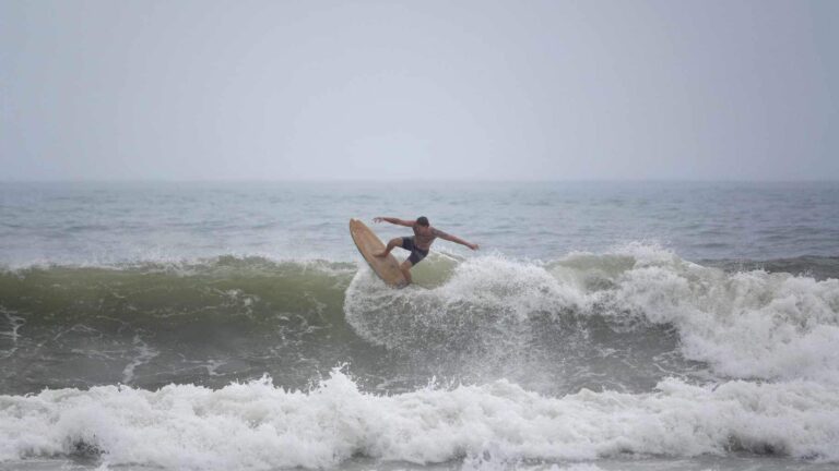 surf lessons and coaching danang vietnam